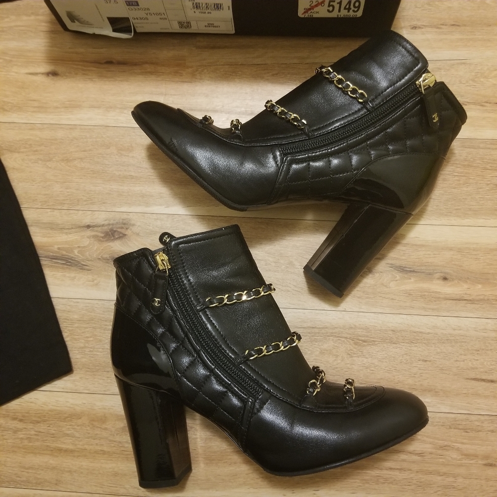 🥳HOST PICK🥳🥳 Chanel 17B Quilted Ankle Boots